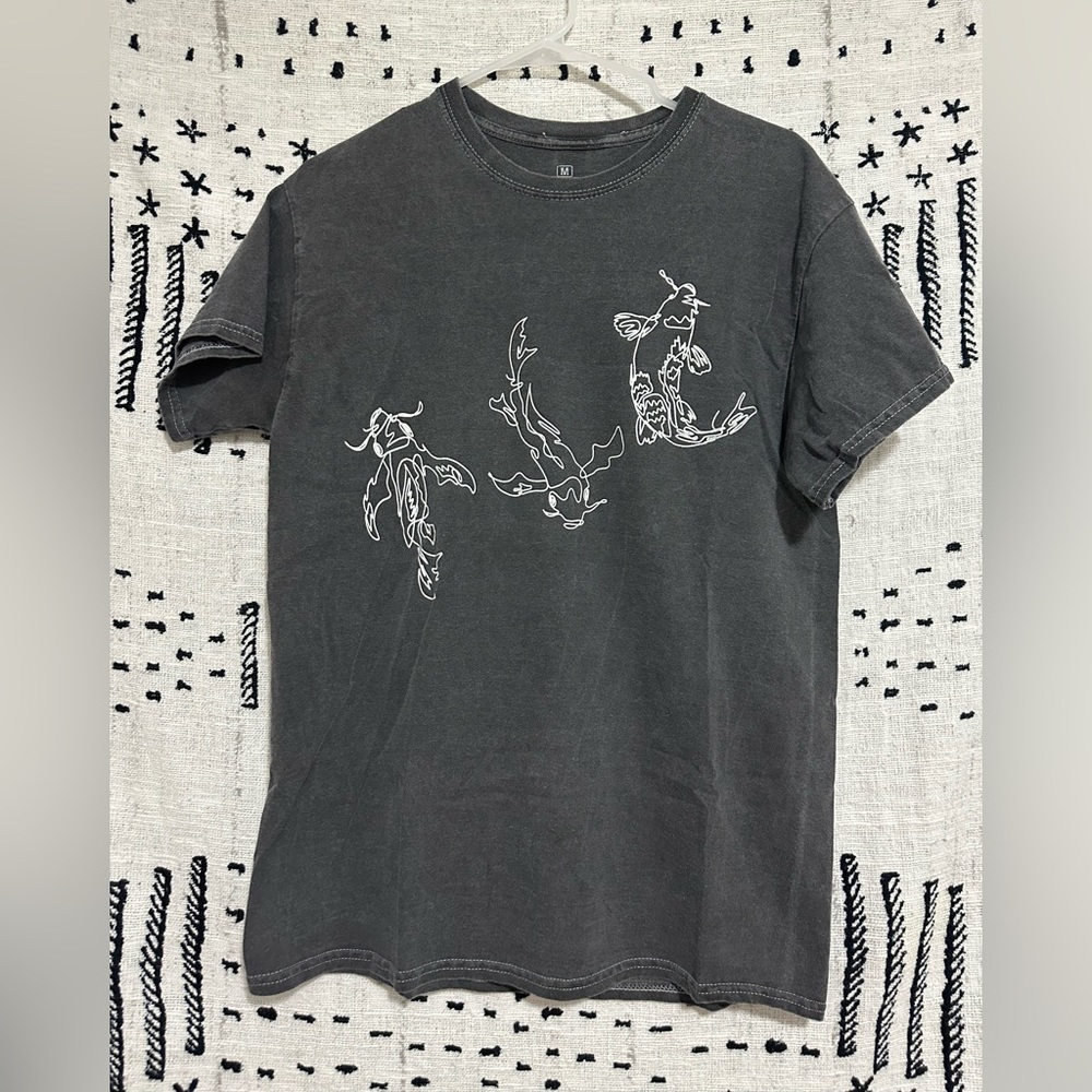 Urban Outfitters Ripple Koi Fish Graphic Tee Grey Size: Medium
